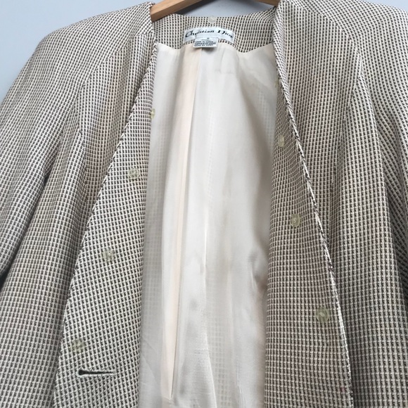 Elegant Cream Women's Blazer - Picture 6 of 8